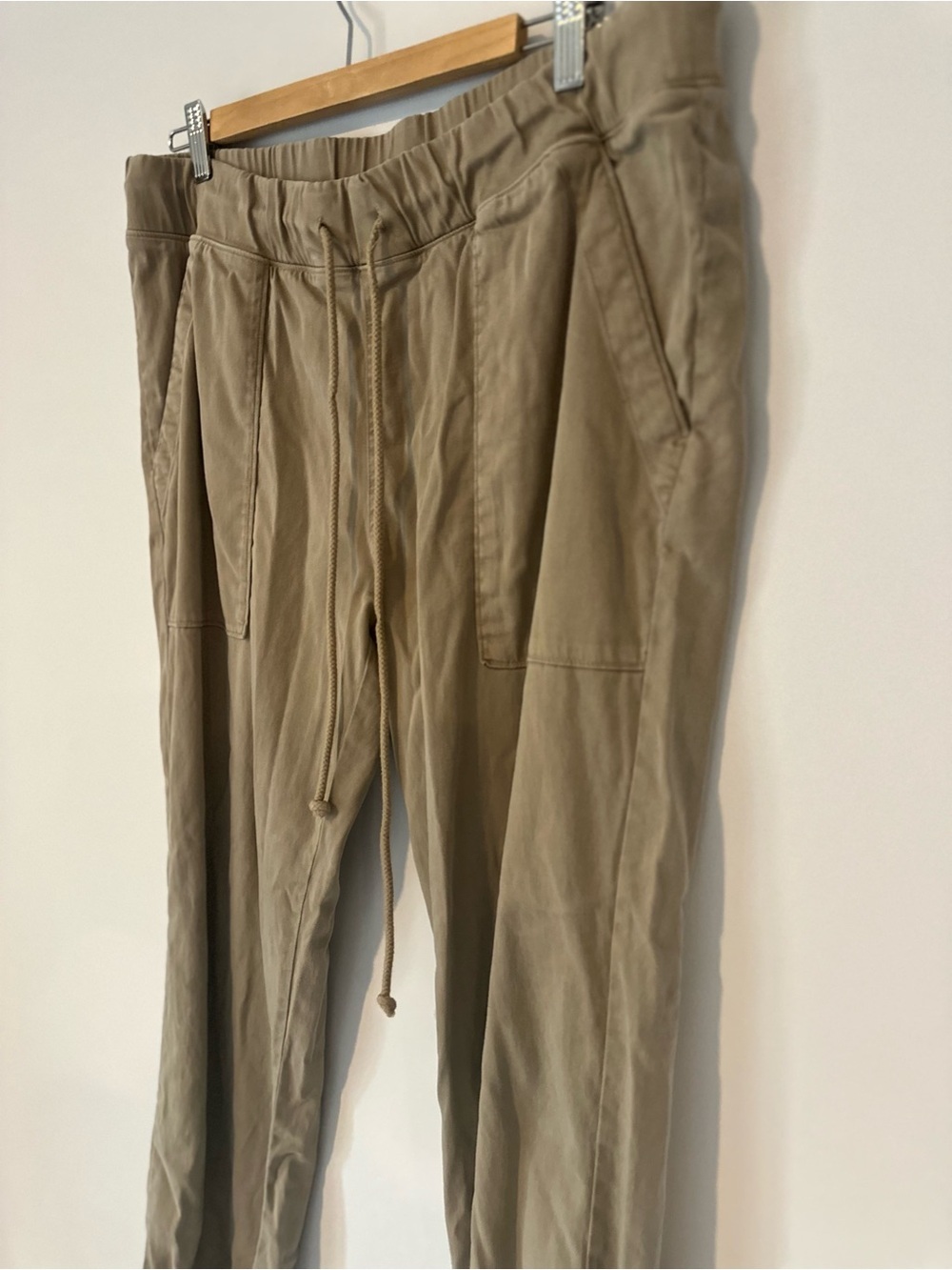 Anthropologie cloth & stone Elastic Waist Utility Joggers in Khaki - Picture 3 of 12